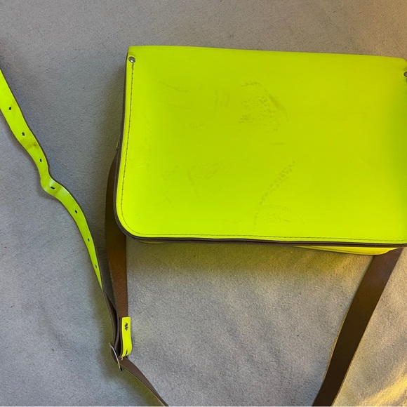 The Cambridge Satchel Company Women’s Leather Crossbody Bag Neon Yellow - Picture 9 of 9